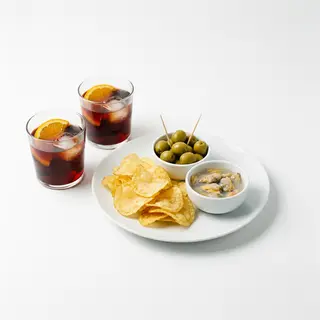 Olives Patates Xips Escopinyes Más 2 Martinis