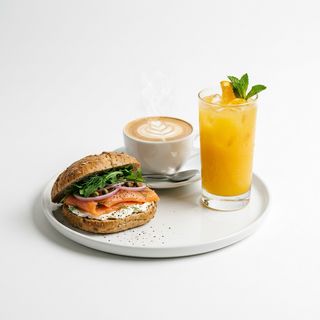 Combo Café (30 Ml.) Con Sándwich De Salmón