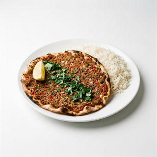 Menú Lahmacun oriental con arroz