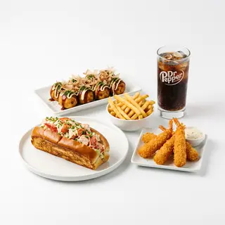 Panino con astice + Dr Pepper + patatine + 6 gamberi panko + 8 takoyaki di polpo