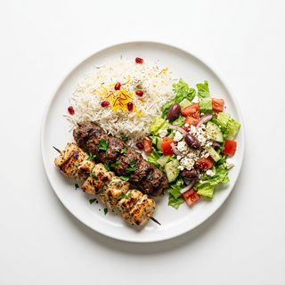 Plato Con Arroz Y Ensalada