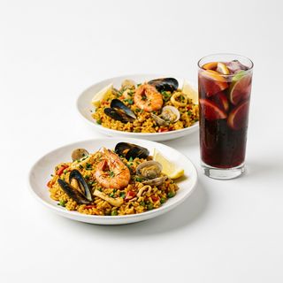 2 Paellas + Sangría (1 Lt.)