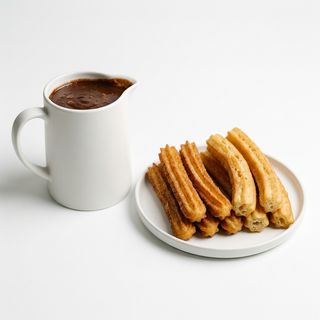 Chocolate (1 Lt.) + Churros (8 Uds.) + Porras (6 Uds.)