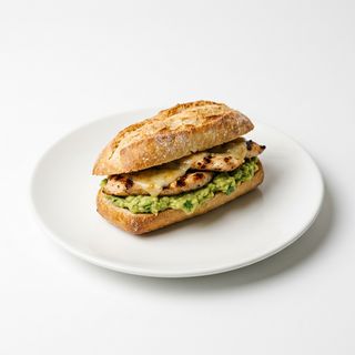 Pulga De Pollo A La Plancha Con Queso Y Guacamole