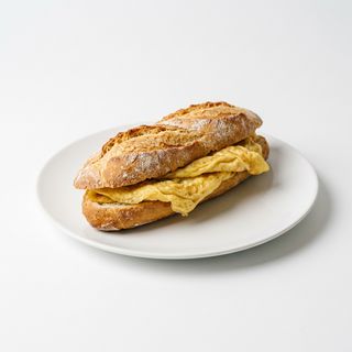 Bocadillo De Tortilla Francesa Al Gusto