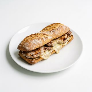 Bocadillo De Lomo Y Queso