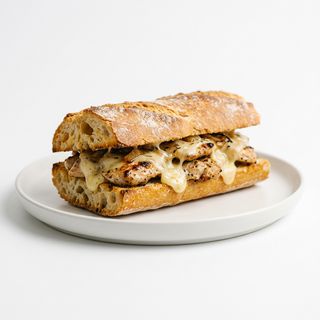 Bocadillo De Pollo Con Queso