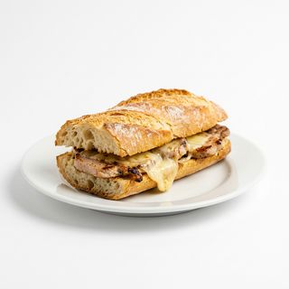 Bocadillo De Lomo Y Queso