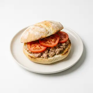 Mollete de atún con tomate