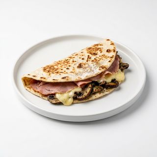 Prosciutto cotto, brie, funghi