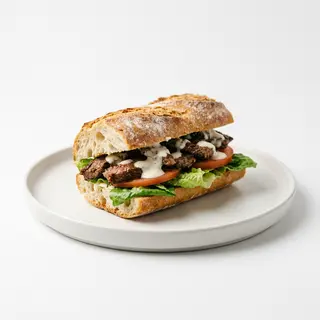 Pulguita De Carne Con Ensalada Y Alioli