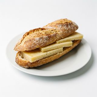 Bocadillo De Queso Curado