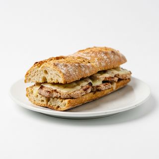 Bocadillo De Lomo Con Queso