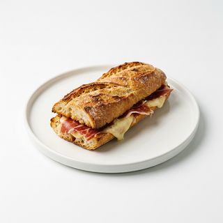 Bocadillo De Jamón Y Queso