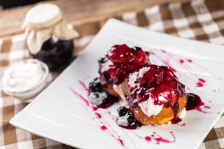 Rosquilla Rellena De Queso Dulce