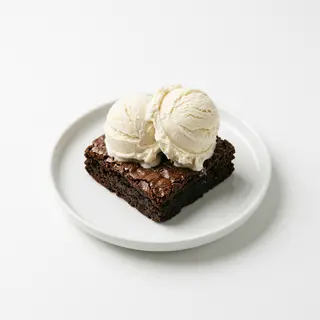 Brownie con bolas helado de vainilla