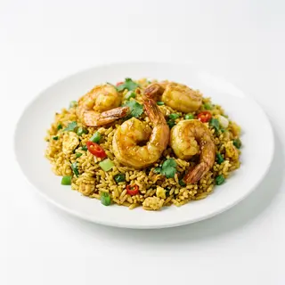 Arroz frito con gambas en salsa curry
