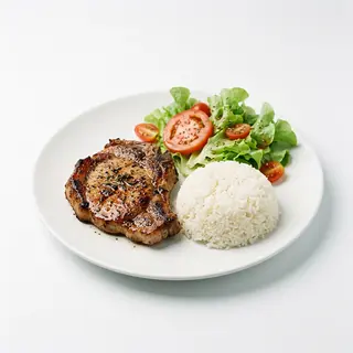 Bistec De Cerdo Con Arroz Y Ensalada