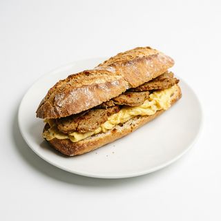 Bocadillo De Lomo Vegetariano Tortilla Francesa