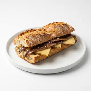 Bocadillo Queso Con Anchoas