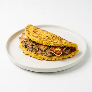 Cachapa De Carne Mechada Con Queso Frito