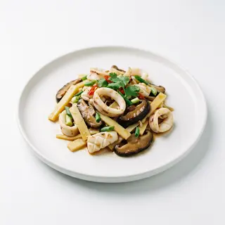 Calamares Con Bambú Y Setas Chinas
