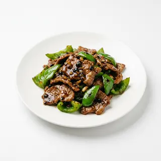 Cerdo Con Pimientos Verdes Y Salsa Judías Negras