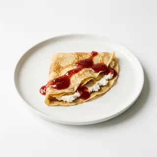 Crep con queso de cabra y mermelada de fresa