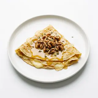 Crep con queso, miel y nueces