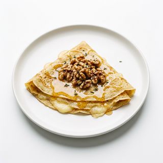 Crep con queso, miel y nueces