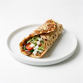 Lahmacun Con Queso Y Ternera