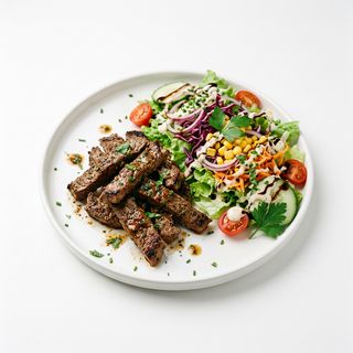 Plato De Ternera Con Ensalada