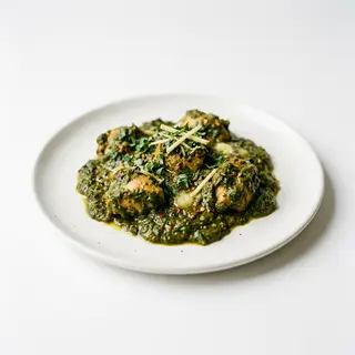 Pollo con espinacas balti o karahi