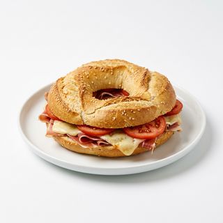 Rosca De Jamón Serrano, Queso Y Tomate