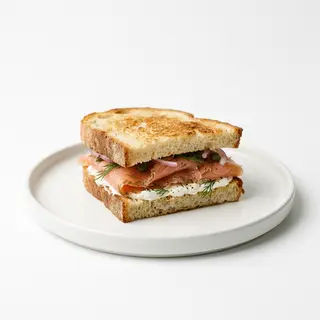 Sándwich De Salmón Y Queso Fresco