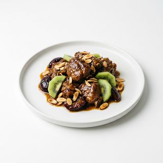 Tajine De Cordero Ciruelas Kiwi Almendras