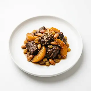 Tajine De Ternera Membrillo O Pera Con Sésamo Pasas Y Almendras