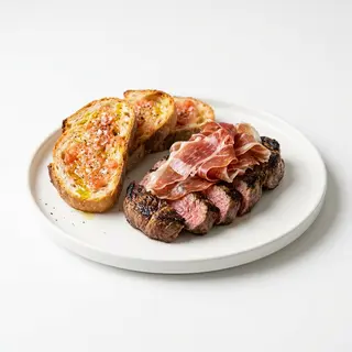 Ternera Con Jamón Y Pan Tumaca