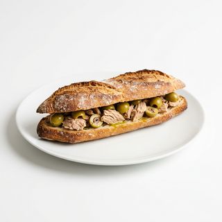 Bocadillo De Atun con Olivas rellenas de anchoa