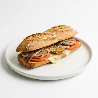 Bocadillo Lomo, Anchoa, Tomate, Queso y Orégano