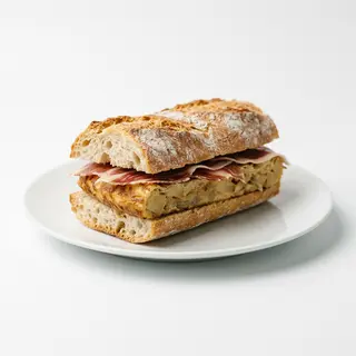 Bocadillo De Tortilla De Jamón