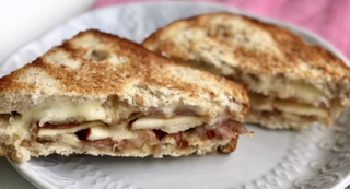 Bocadillo De Bacon Y Queso