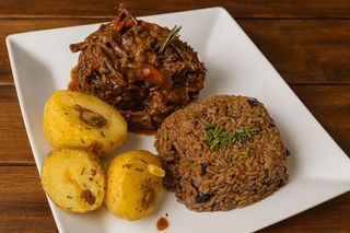 Carne Mechada Latina