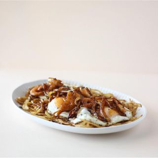 Huevos Rotos Con Gulas Y Gambas