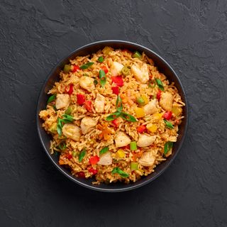 Arroz Thai con pollo, verdura y huevo