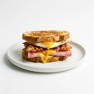 Americano: Jamón York, queso, huevo y bacon