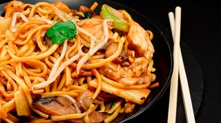25.Fideos Al Wok