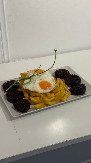 Plato De Morcilla Con Huevo