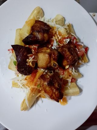 Yuca Con Chicharrones