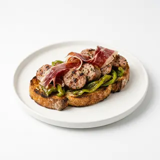 Torrada De Butifarra Con Jamón Y Pimiento Verde